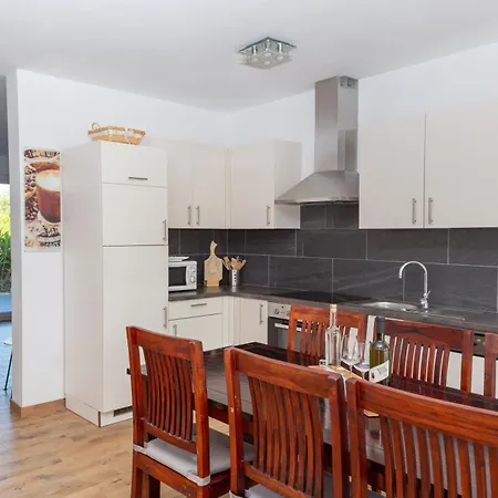 Katarina * Vrbnik (Primorje-Gorski Kotar)